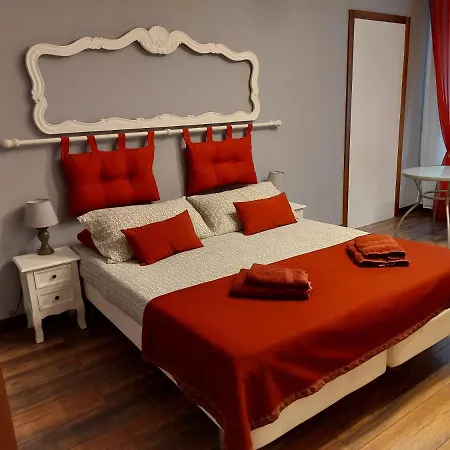 Bed & Breakfast Empire 1970 Trieste