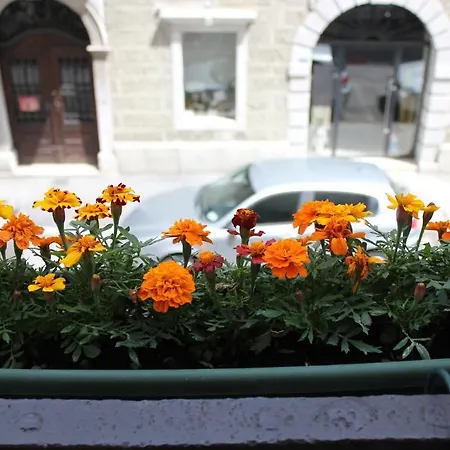 Empire 1970 ترييستي